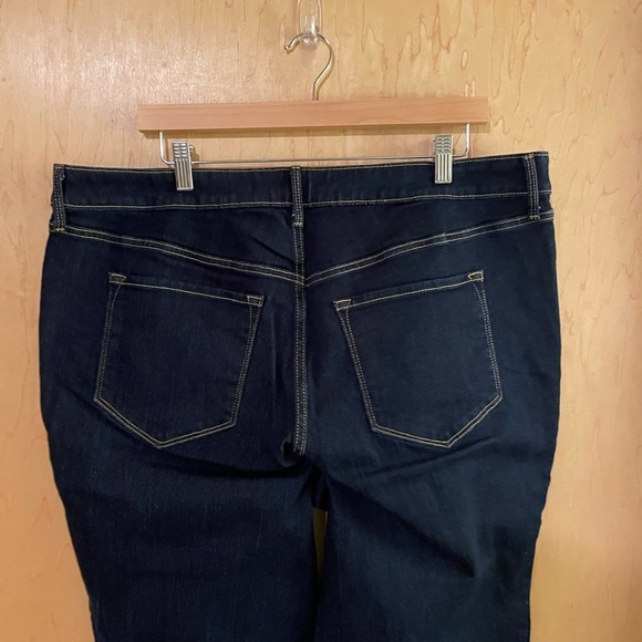Women's Old Navy High Rise Straight Jeans - Short Length - Picture 5 of 7